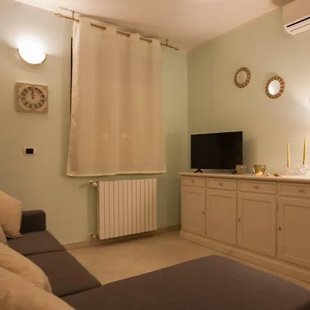 Building 7s Apartment *